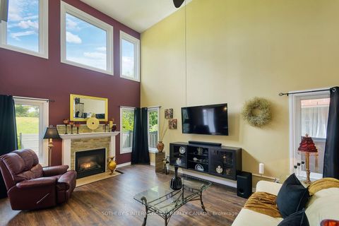 Photo 4 at 52 Monteith Crescent, Maple, Vaughan