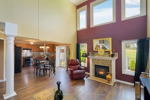 Photo 6 at 52 Monteith Crescent, Maple, Vaughan