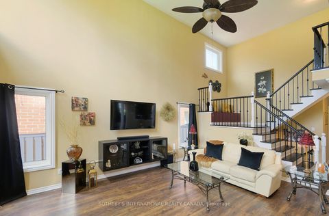 Photo 7 at 52 Monteith Crescent, Maple, Vaughan