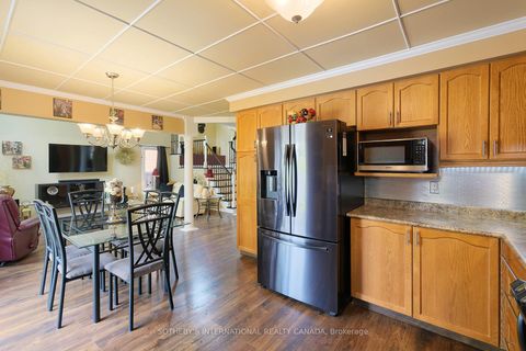 Photo 8 at 52 Monteith Crescent, Maple, Vaughan