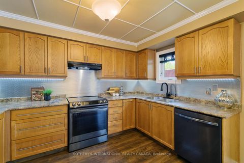 Photo 9 at 52 Monteith Crescent, Maple, Vaughan