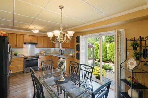 Photo 11 at 52 Monteith Crescent, Maple, Vaughan