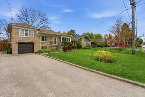 Photo 2 at 229 Park Home Avenue, Willowdale West, Toronto