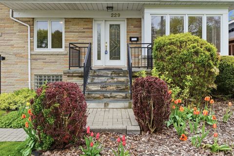 Photo 4 at 229 Park Home Avenue, Willowdale West, Toronto