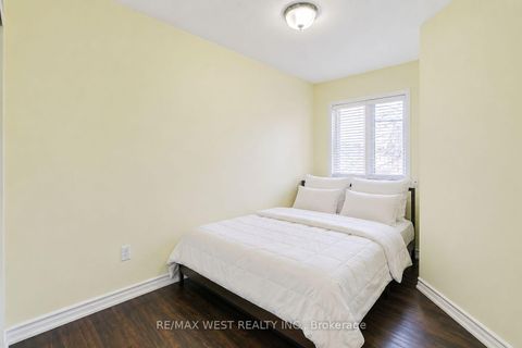 Photo 7 at 12 - 6400 Lawrence Avenue E, Rouge E10, Toronto