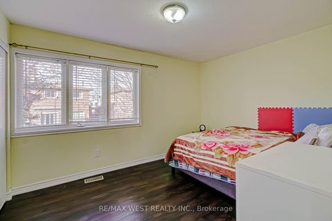 Photo 10 at 12 - 6400 Lawrence Avenue E, Rouge E10, Toronto