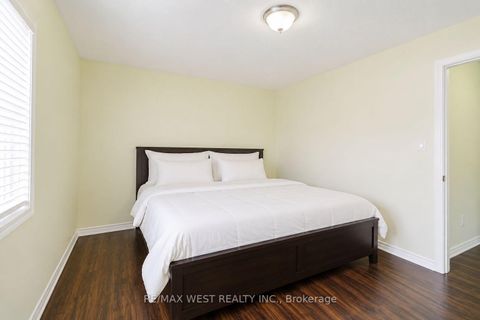 Photo 11 at 12 - 6400 Lawrence Avenue E, Rouge E10, Toronto