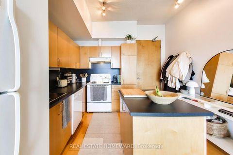 Photo 13 at 1115 - 388 Richmond Street W, Waterfront Communities C1, Toronto
