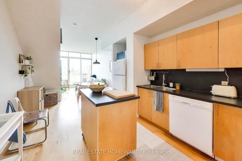 Photo 14 at 1115 - 388 Richmond Street W, Waterfront Communities C1, Toronto