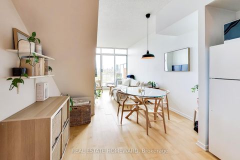Photo 15 at 1115 - 388 Richmond Street W, Waterfront Communities C1, Toronto