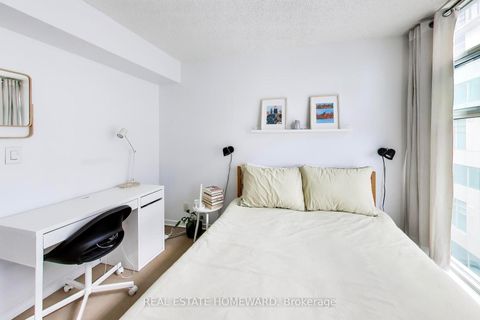 Photo 20 at 1115 - 388 Richmond Street W, Waterfront Communities C1, Toronto