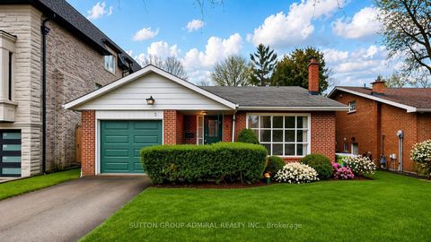 Photo 1 at 5 Wedgeport Place, Willowdale East, Toronto