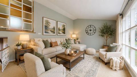 Photo 2 at 5 Wedgeport Place, Willowdale East, Toronto