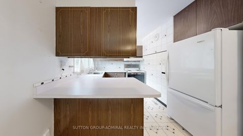 Photo 25 at 5 Wedgeport Place, Willowdale East, Toronto