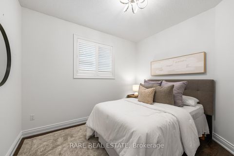 Photo 16 at 97 Toscana Road, Sonoma Heights, Vaughan