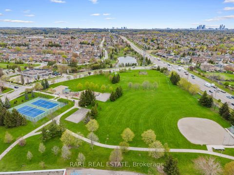 Photo 33 at 97 Toscana Road, Sonoma Heights, Vaughan