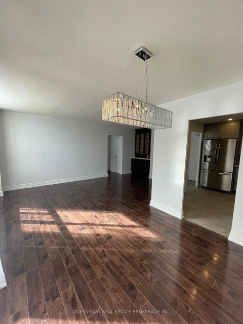 Photo 4 at 504 - 10 Edgecliff Golfway, Flemingdon Park, Toronto