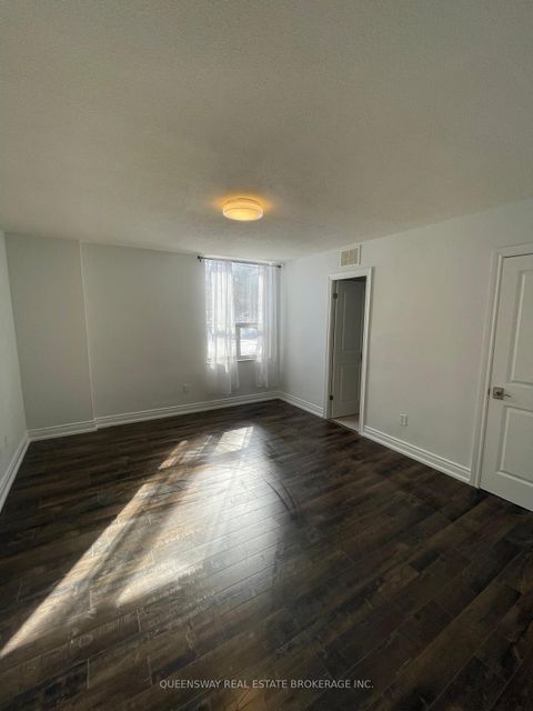 Photo 10 at 504 - 10 Edgecliff Golfway, Flemingdon Park, Toronto