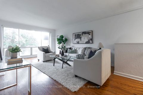Photo 2 at 135 Combe Avenue, Bathurst Manor, Toronto