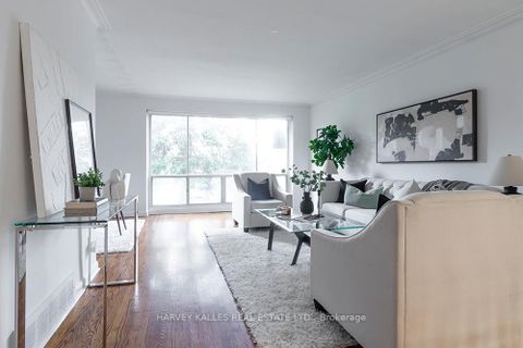 Photo 5 at 135 Combe Avenue, Bathurst Manor, Toronto