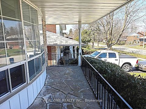 Photo 2 at 22 Kenmanor Boulevard, L'Amoreaux, Toronto