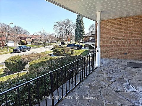 Photo 3 at 22 Kenmanor Boulevard, L'Amoreaux, Toronto