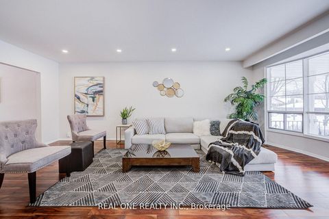 Photo 6 at 22 Kenmanor Boulevard, L'Amoreaux, Toronto