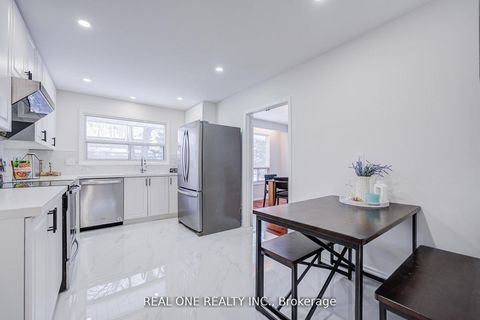Photo 13 at 22 Kenmanor Boulevard, L'Amoreaux, Toronto