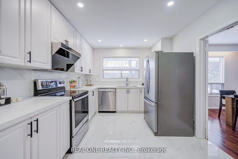 Photo 14 at 22 Kenmanor Boulevard, L'Amoreaux, Toronto