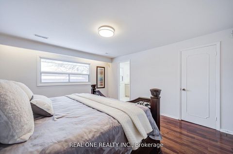 Photo 21 at 22 Kenmanor Boulevard, L'Amoreaux, Toronto