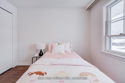 Photo 29 at 22 Kenmanor Boulevard, L'Amoreaux, Toronto