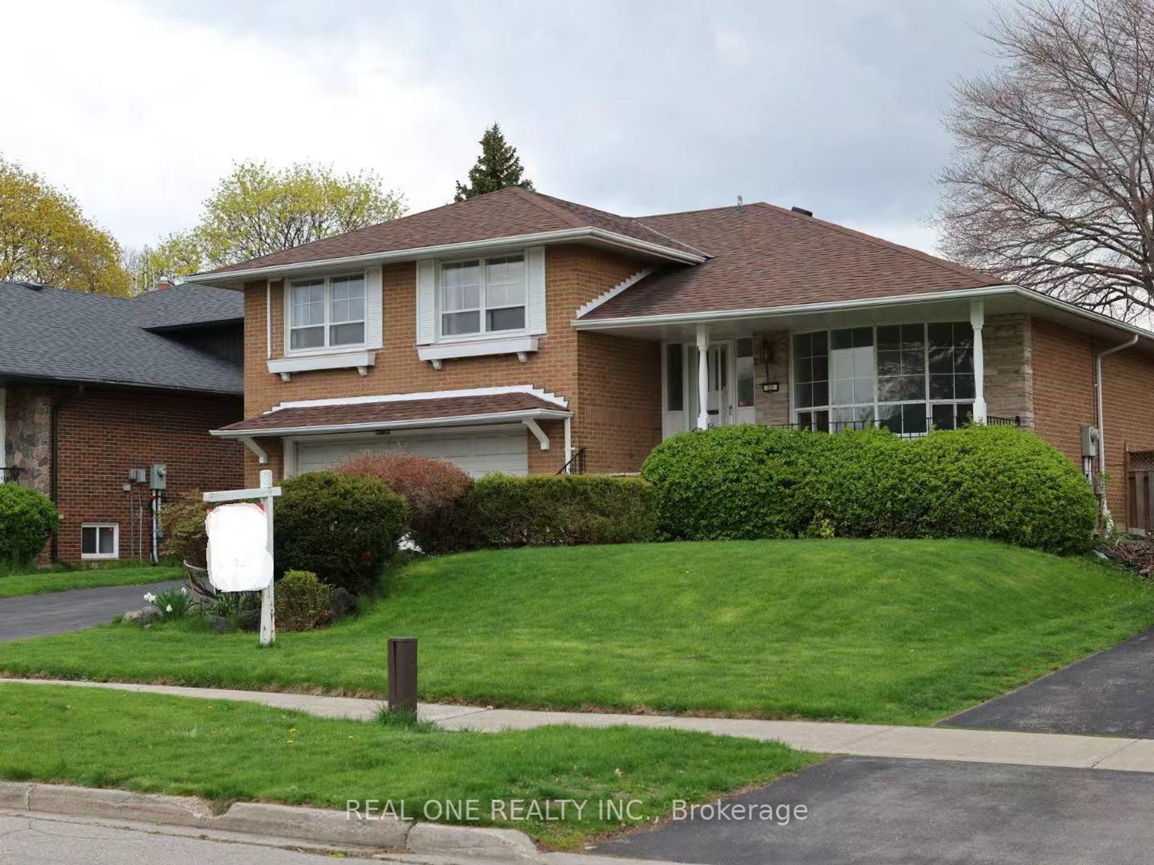 22 Kenmanor Boulevard, L