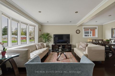 Photo 3 at 51 Gilroy Drive, Dorset Park, Toronto