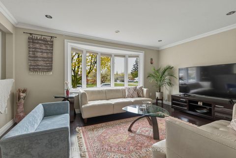 Photo 4 at 51 Gilroy Drive, Dorset Park, Toronto