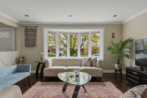 Photo 5 at 51 Gilroy Drive, Dorset Park, Toronto