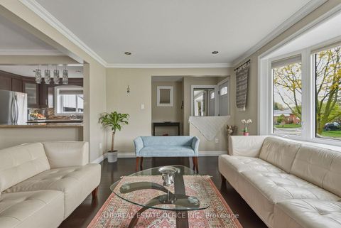 Photo 7 at 51 Gilroy Drive, Dorset Park, Toronto