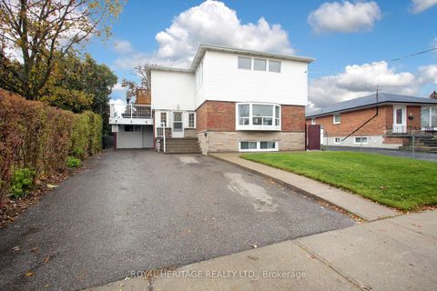 Photo 1 at 4 Brantwood Drive, Woburn, Toronto