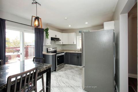 Photo 3 at 4 Brantwood Drive, Woburn, Toronto
