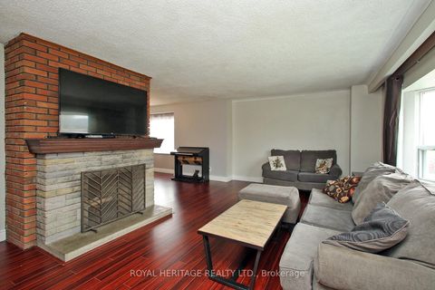 Photo 6 at 4 Brantwood Drive, Woburn, Toronto