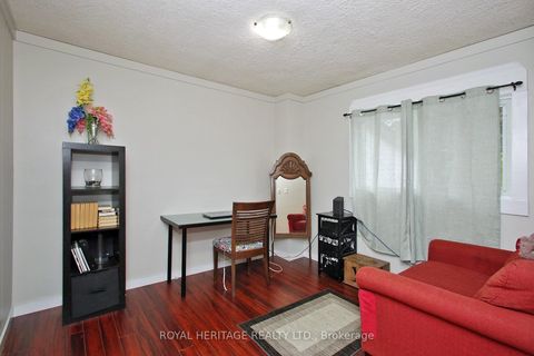 Photo 10 at 4 Brantwood Drive, Woburn, Toronto