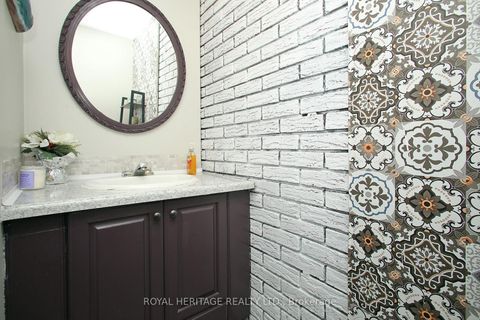 Photo 11 at 4 Brantwood Drive, Woburn, Toronto