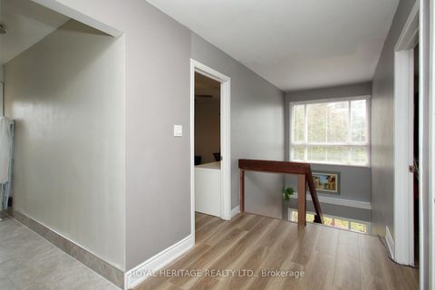 Photo 14 at 4 Brantwood Drive, Woburn, Toronto
