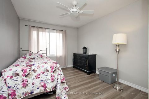 Photo 21 at 4 Brantwood Drive, Woburn, Toronto