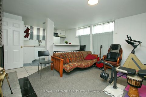 Photo 25 at 4 Brantwood Drive, Woburn, Toronto