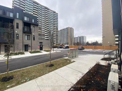 Photo 6 at 61 - 10 CALAMINT Lane, L'Amoreaux, Toronto