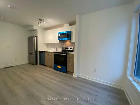Photo 10 at 61 - 10 CALAMINT Lane, L'Amoreaux, Toronto