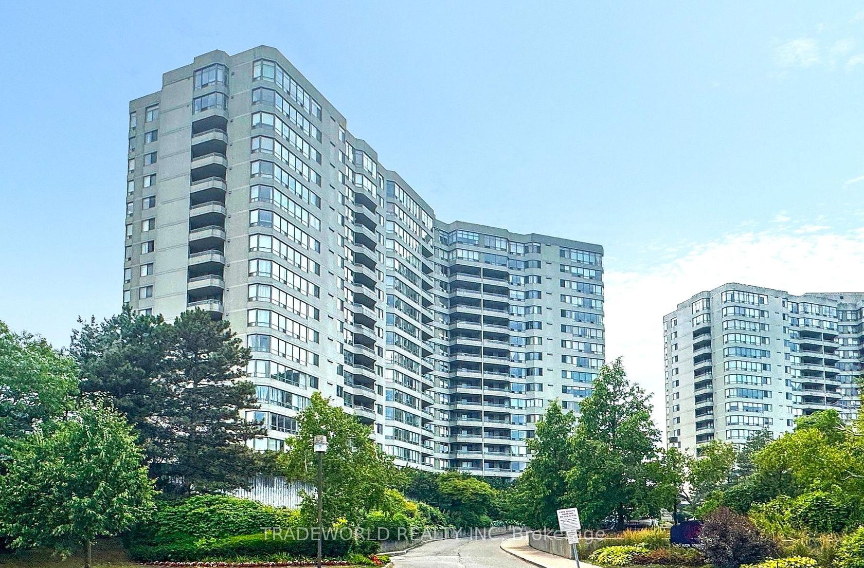 405 - 150 Alton Towers Circle, Milliken, Toronto 