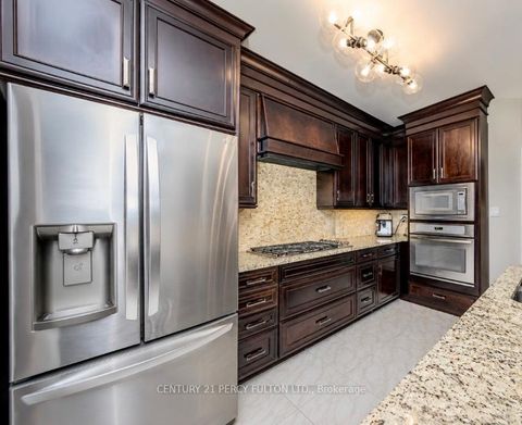 Photo 2 at 137 Blue Willow Drive, East Woodbridge, Vaughan