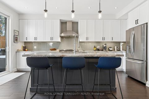 Photo 11 at 83 Humbercrest Boulevard, Lambton Baby Point, Toronto