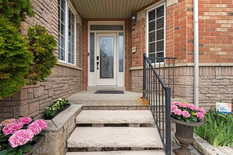 Photo 3 at 342 Sunset Ridge, Sonoma Heights, Vaughan
